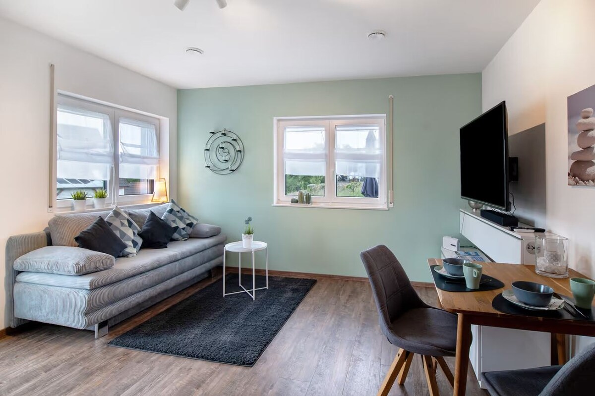 Leistungsstarkes Airbnb: Vacation apartment with private entrance and terrace in Bodenseekreis