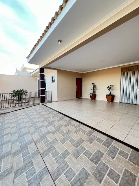 Spacious 3 Rooms Ideal for Family – 15 Min from Downtown