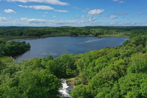 Pound Ridge Lakefront Luxury: New Dock, Pool