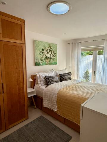 Serene retreat nestled in elegant St John’s Wood gallery image 5