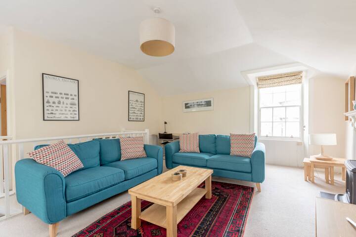 Beautiful mews house in central Edinburgh gallery image 4