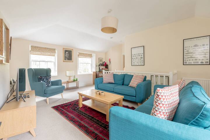 Beautiful mews house in central Edinburgh gallery image 5