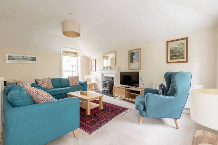 Beautiful mews house in central Edinburgh gallery image 3