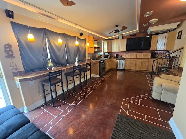 Cozy Home Walking Distance To The Beach! - ビロクシ, MS