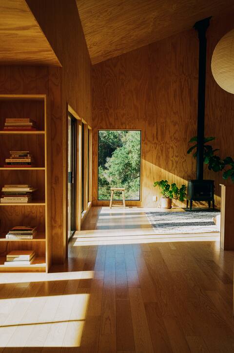 Modern tree house in the heart of Topanga canyon