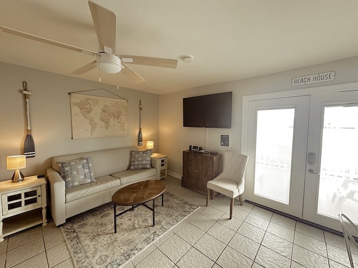 Location  Location - 1 Bed/1 Bath Condo