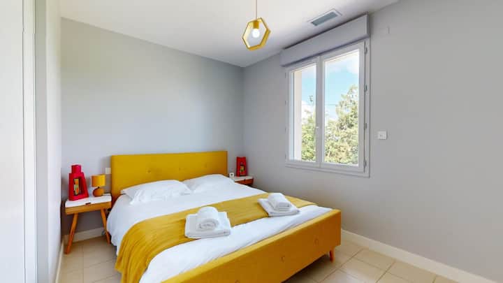 Chambre 4 avec grand lit / Bedroom #4 with queen size bed
