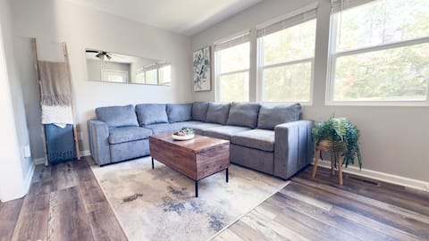Successful Airbnb property: Secluded House | Luxe Hot Tub | 25 Min Nash Escape in Bellevue
