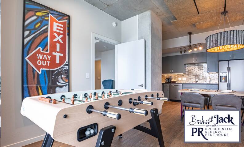 Awesome Austin Views 2 bdrm Presidential Penthouse gallery image 3