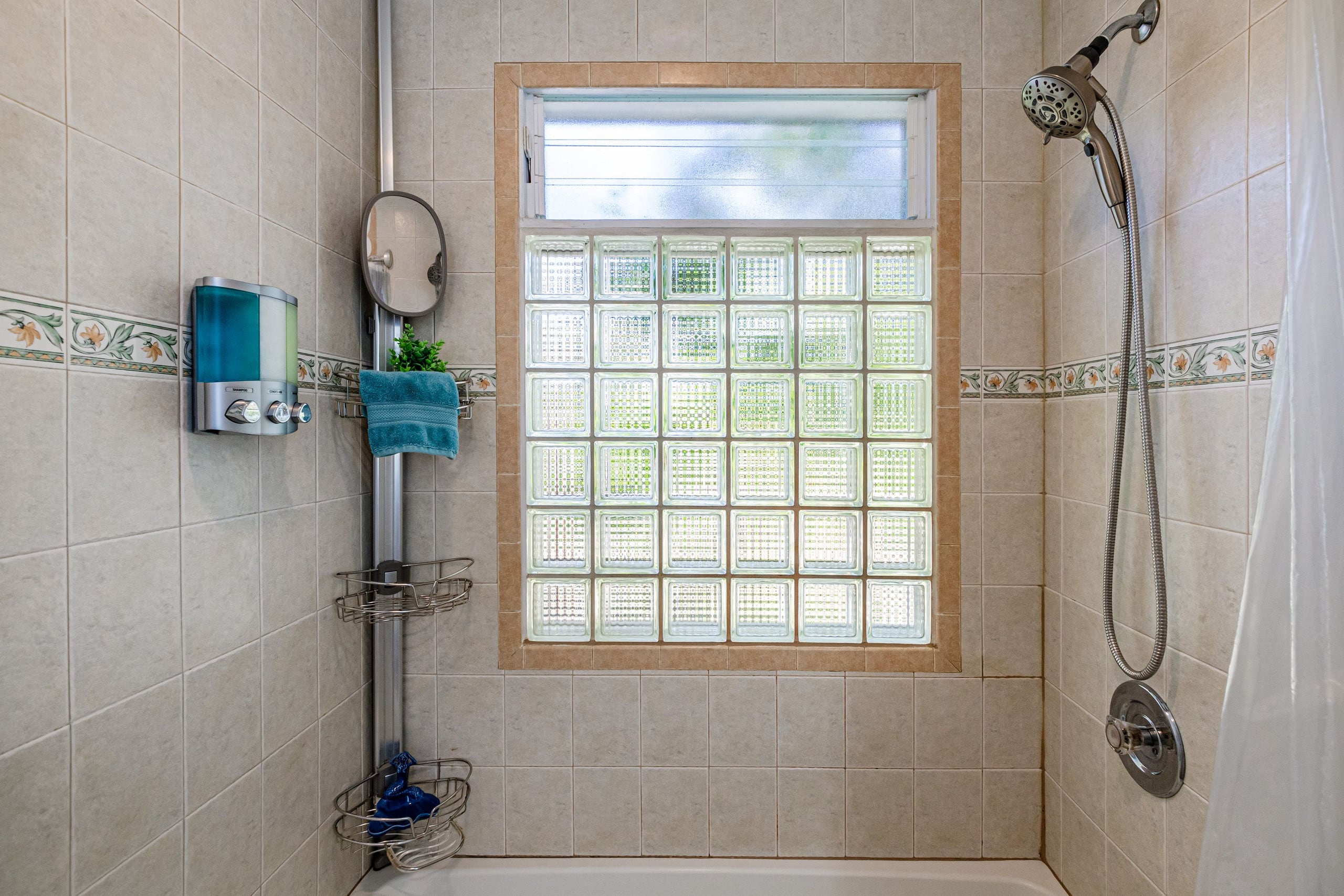 Home in Keaau · ★4.95 · 2 bedrooms · 3 beds · 1 bath - Image 28
