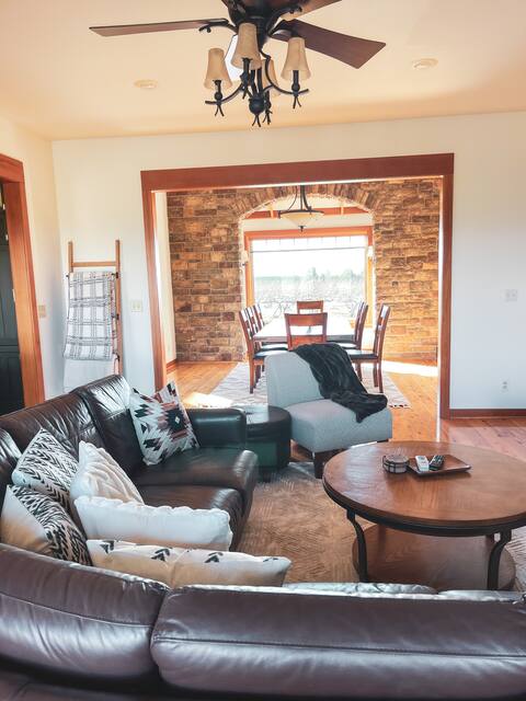 Vineyard*Mountain Views*Private, close downtown