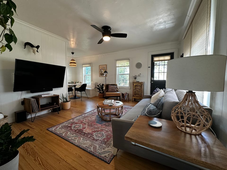 Private Guest Home steps from Paseo Arts District! — photo 1