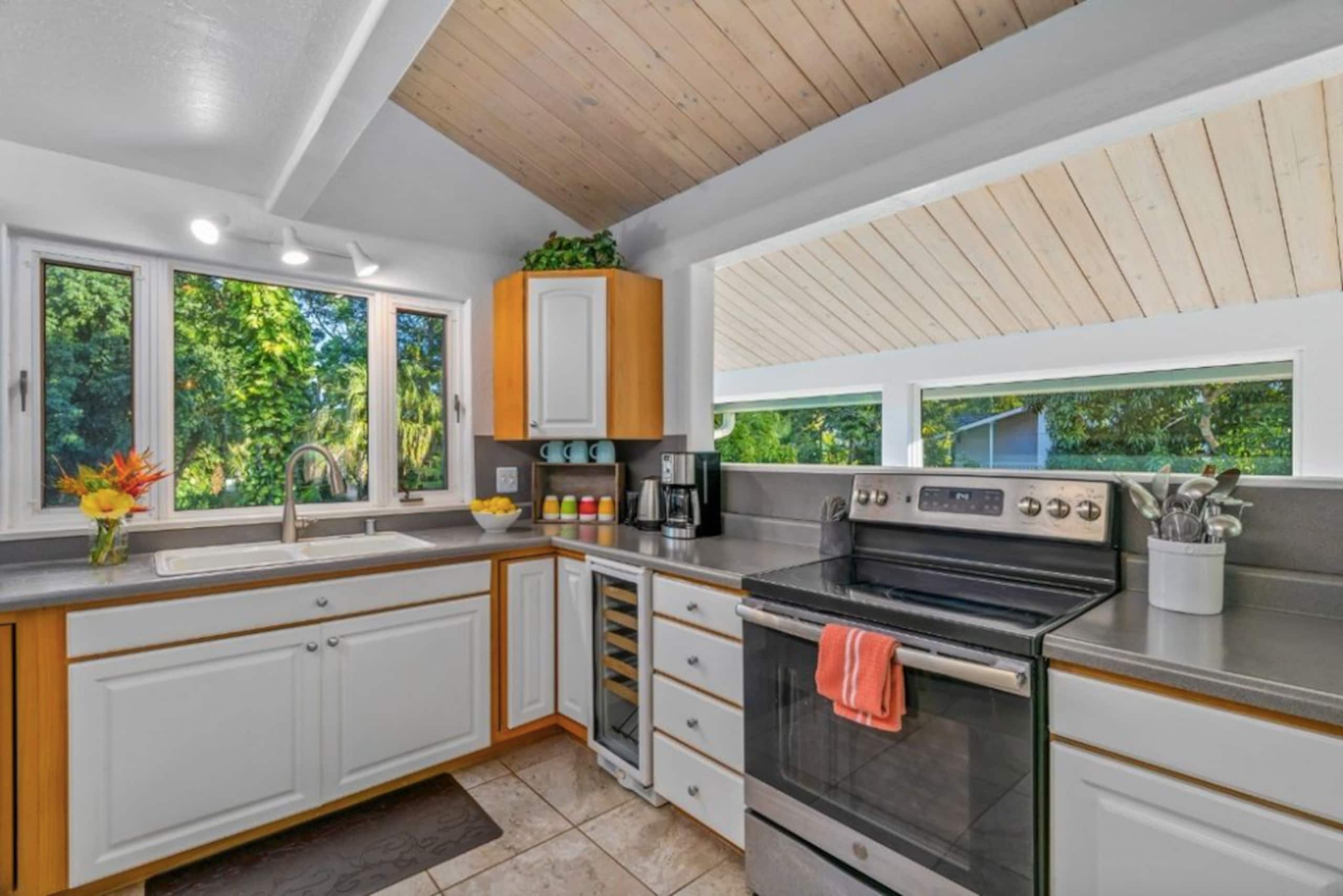 Home in Princeville · ★4.96 · 4 bedrooms · 6 beds · 2 private baths - Image 6