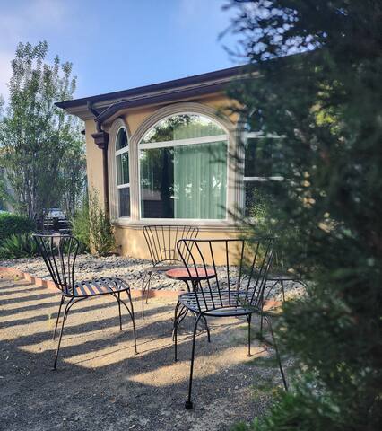 Elegant Executive Home near Sony Studios gallery image 2