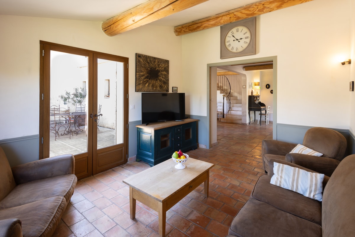 Airbnb performant: Country house with heated swimming pool Luberon à Apt
