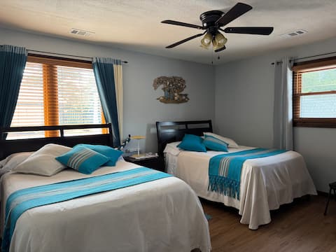 Top performing Airbnb: Peaceful Gated parking Own entrance Unit A in Mountain Park