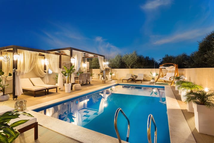 Villa Elisabeth View luxurious with POOL & BBQ !!!