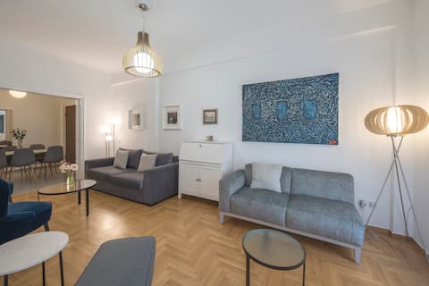Popular Airbnb listing: Exceptional Central Athens 3 Bdrm 2 Bath, Sleeps 9 in ΠΑΓΚΡΑΤΙ Ι