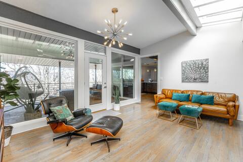 Midcentury Home - Family Friendly - Valley Views