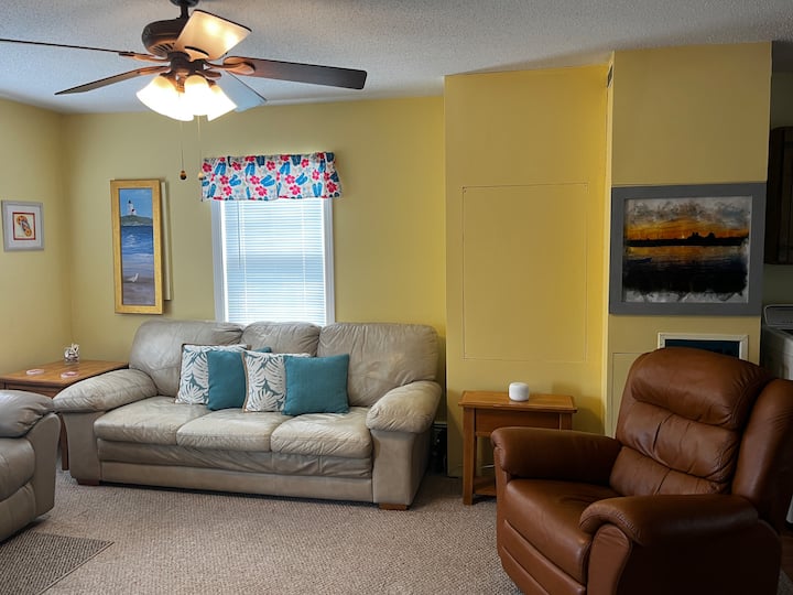 Misquamicut Beach Bungalow - 2 Bedroom Apartment - Westerly, RI