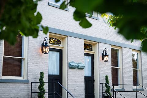 #209 Kings, River View, Deck, Bicentennial Park
