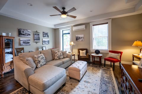 209 King Beds, River View, Deck, Parking