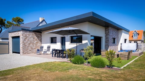 Seaside villa with hot tub in Saint-Germain-sur-Ay