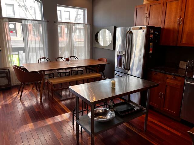 Gorgeous Modern 4BR 2.5 BA Triplex Townhouse gallery image 4