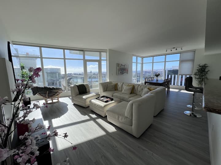 3 Br/2.5 Ba Luxury High Rise Downtown Long Beach - Long Beach, CA