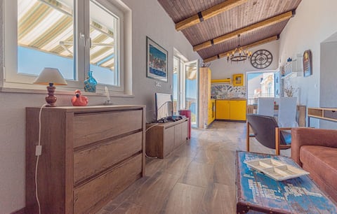 Popular Airbnb listing: Cozy Beachfront in Općina Rogoznica