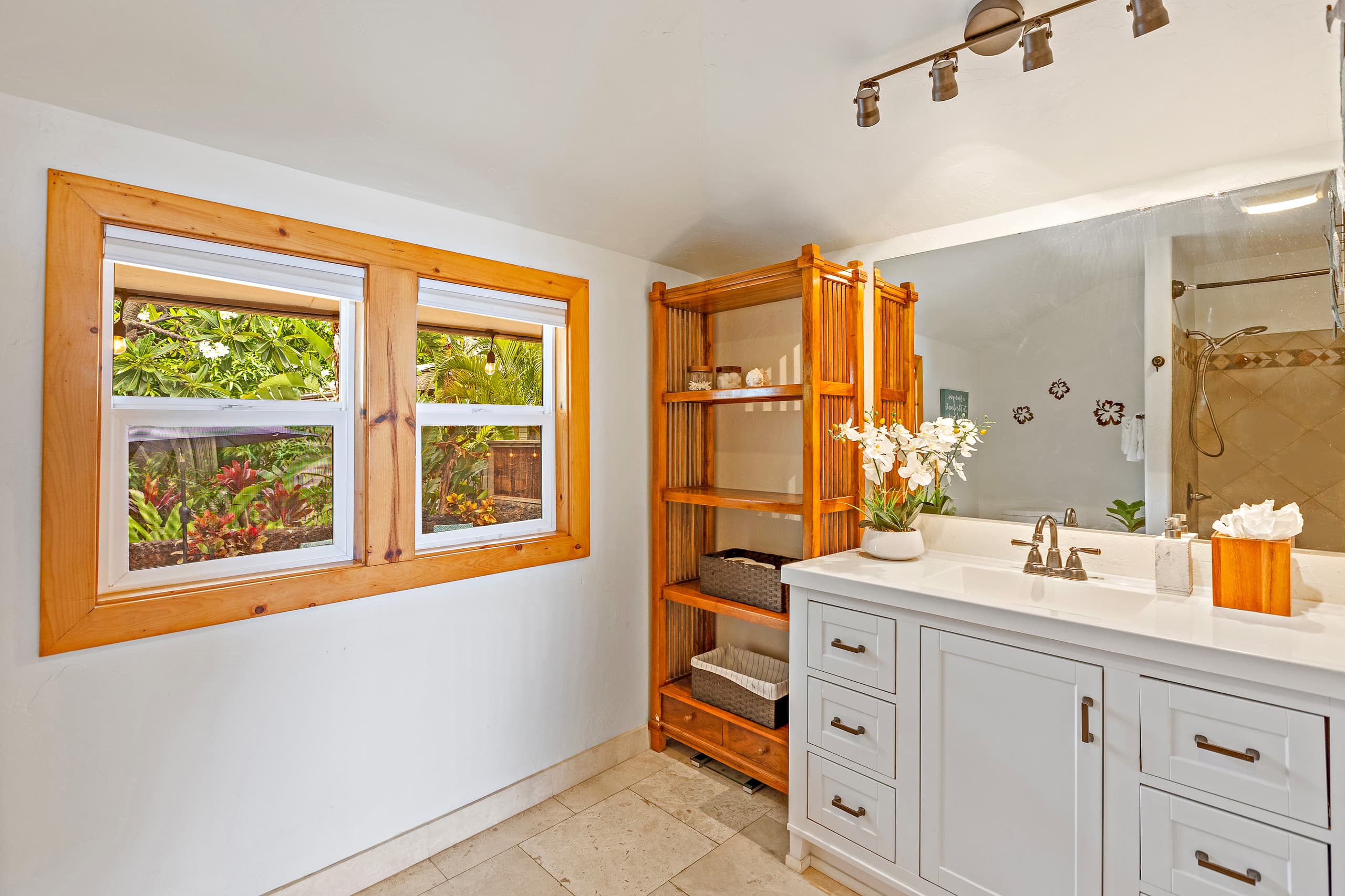 Home in Kihei · ★4.9 · 2 bedrooms · 2 beds · 2 baths - Image 16
