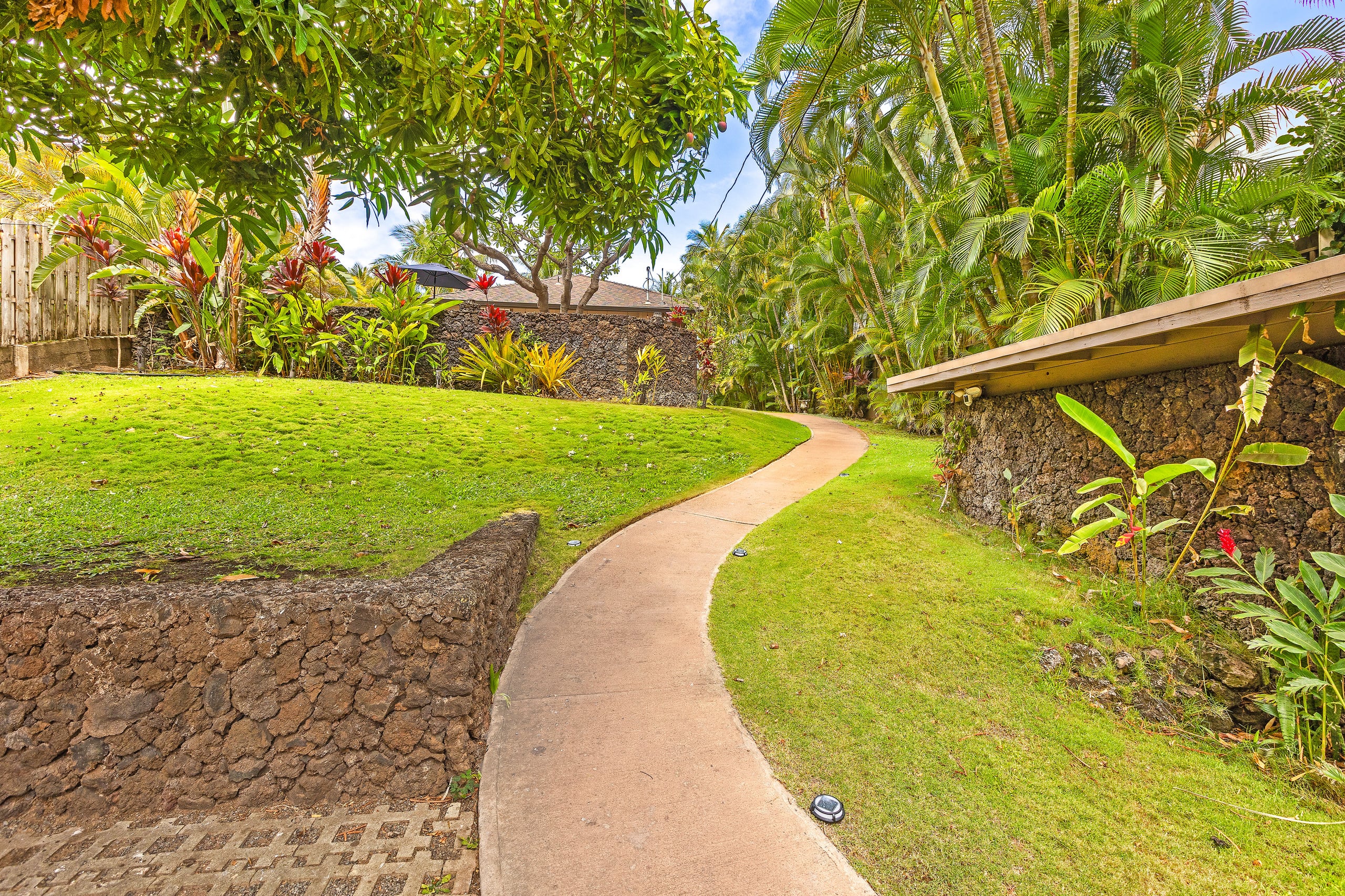 Home in Kihei · ★4.9 · 2 bedrooms · 2 beds · 2 baths - Image 48