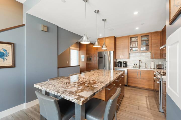 Modern beach house only 8 houses to the sand gallery image 2