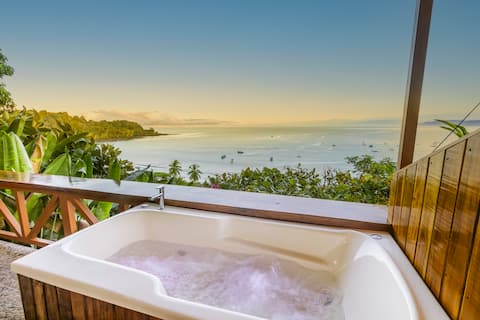 Deluxe Bungalow with Ocean View & Jacuzzi•Aracari