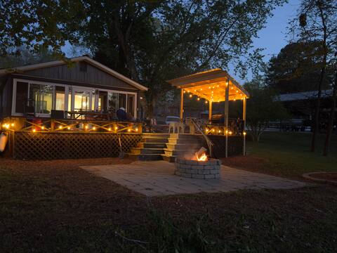 Luxury Waterfront on KY Lake @ the Petite Retreat
