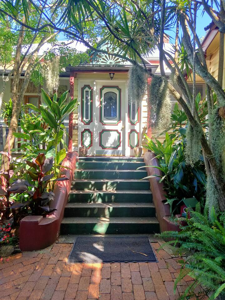 Rejuvenated Grand Old Timer Early 1900s Home. - 투움바
