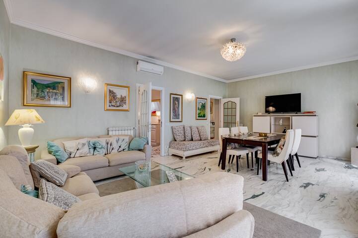 JndHolidays big apartment near St. Peter’s