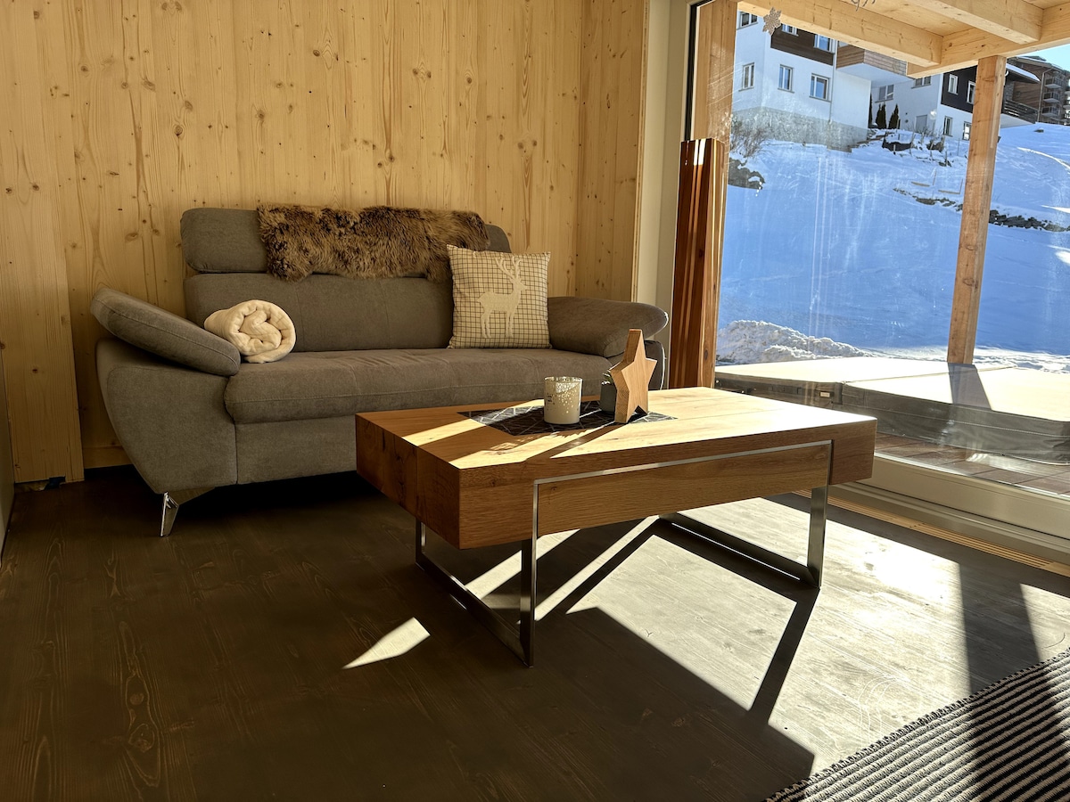 Top Airbnb: Tiny Bishorn with Jacuzzi (private) & sauna in Grächen