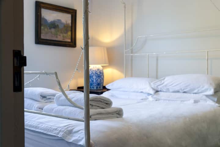 Camera 4 con 1 letto matrimoniale grande