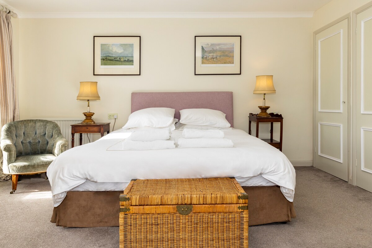 Bedroom 2 with 1 Super King Size Bed, 1 Single Size Bed and 1 Pull out Bed 