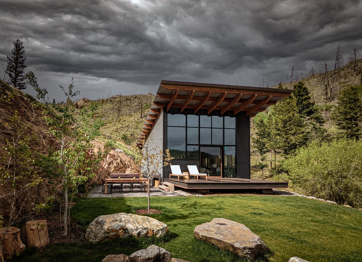 Secluded modern mountain home with stunning views - Houses for