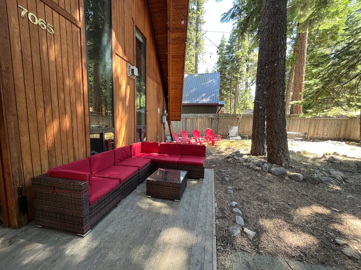 Bailey's Hideout-Close to Beach & Hiking, HOT TUB