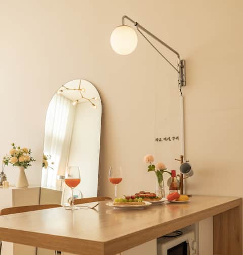 Jeongja Station 1 minute "Mono House" Cozy Loft-2 Beds-Netflix-Cafe Street