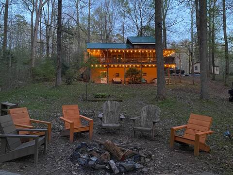 No Wake Zone w/Kayaks, Paddle Board, and Hot Tub!