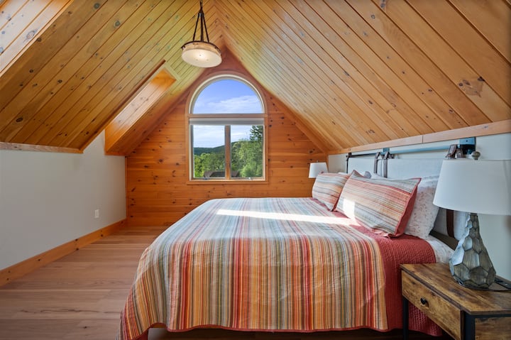 Eagle Manor 2nd floor, king bedroom 