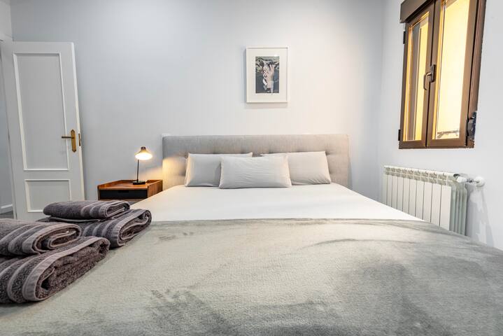 Large apartment in Malasaña – 3 bedrooms gallery image 4