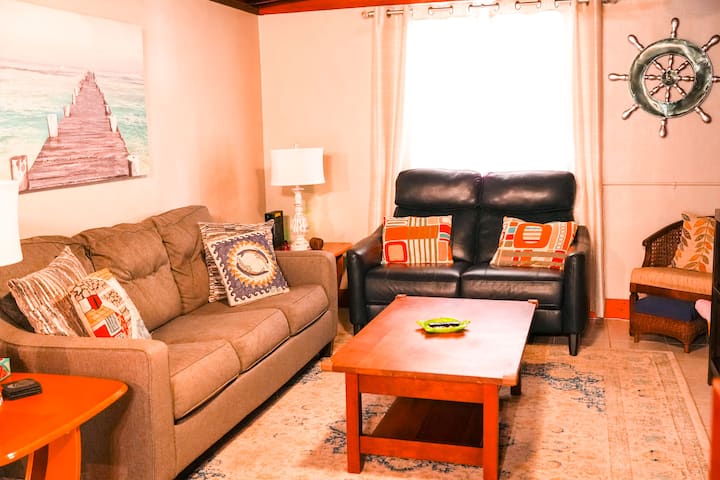Soundside Casa Close To All The Action! - Pensacola Beach, FL