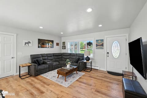 Top Airbnb: Remodeled 3 bedroom in Soldotna! Near fishing! in Soldotna