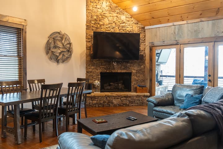 Upscale Spacious Cabin With Decks On 3 Levels - Ellijay