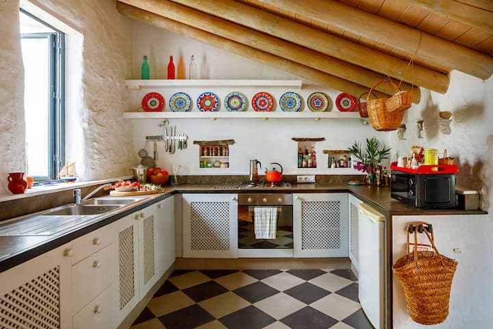 Charming Village House, 4 Bedrooms, 4 Shower/bath - Alcoutim